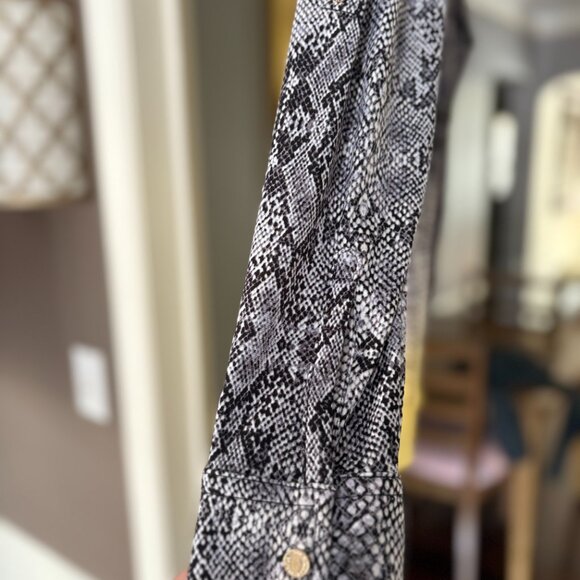 Dana Buchman Long Sleeve Blue/White/Yellow Top. Size S - Picture 6 of 9